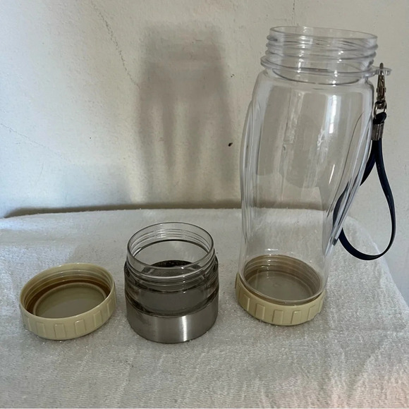 Plastic Tea Infuser Travel Water Bottle - Picture 3 of 5